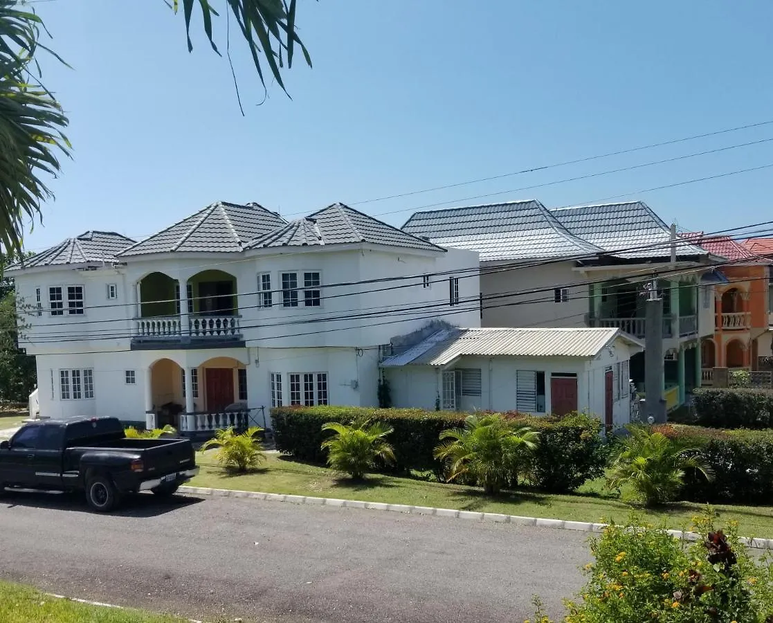 Apartment Veronica Homestay Lucea Jamaica