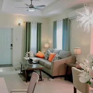 Holiday home Paradise Oasis At Oceanpointe - Pool And Free Parking, Lucea